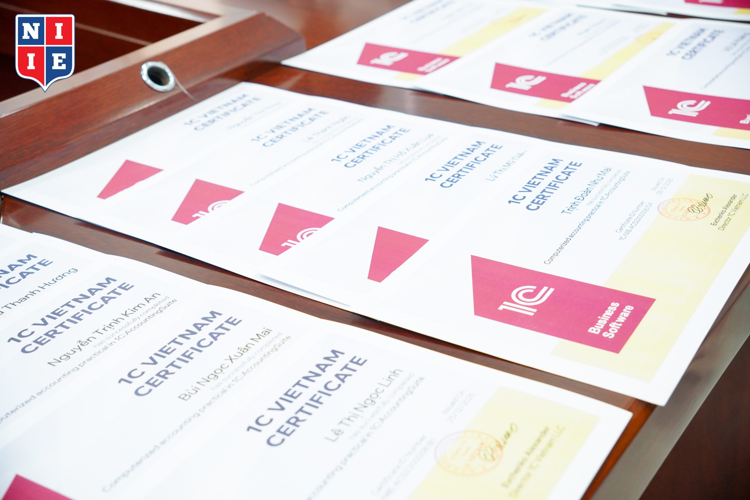 Chứng chỉ phần mềm kế toán 1C không chỉ giúp sinh viên NIIE nâng cao kỹ năng chuyên môn, mà còn giúp gia tăng sự tự tin khi ứng tuyển