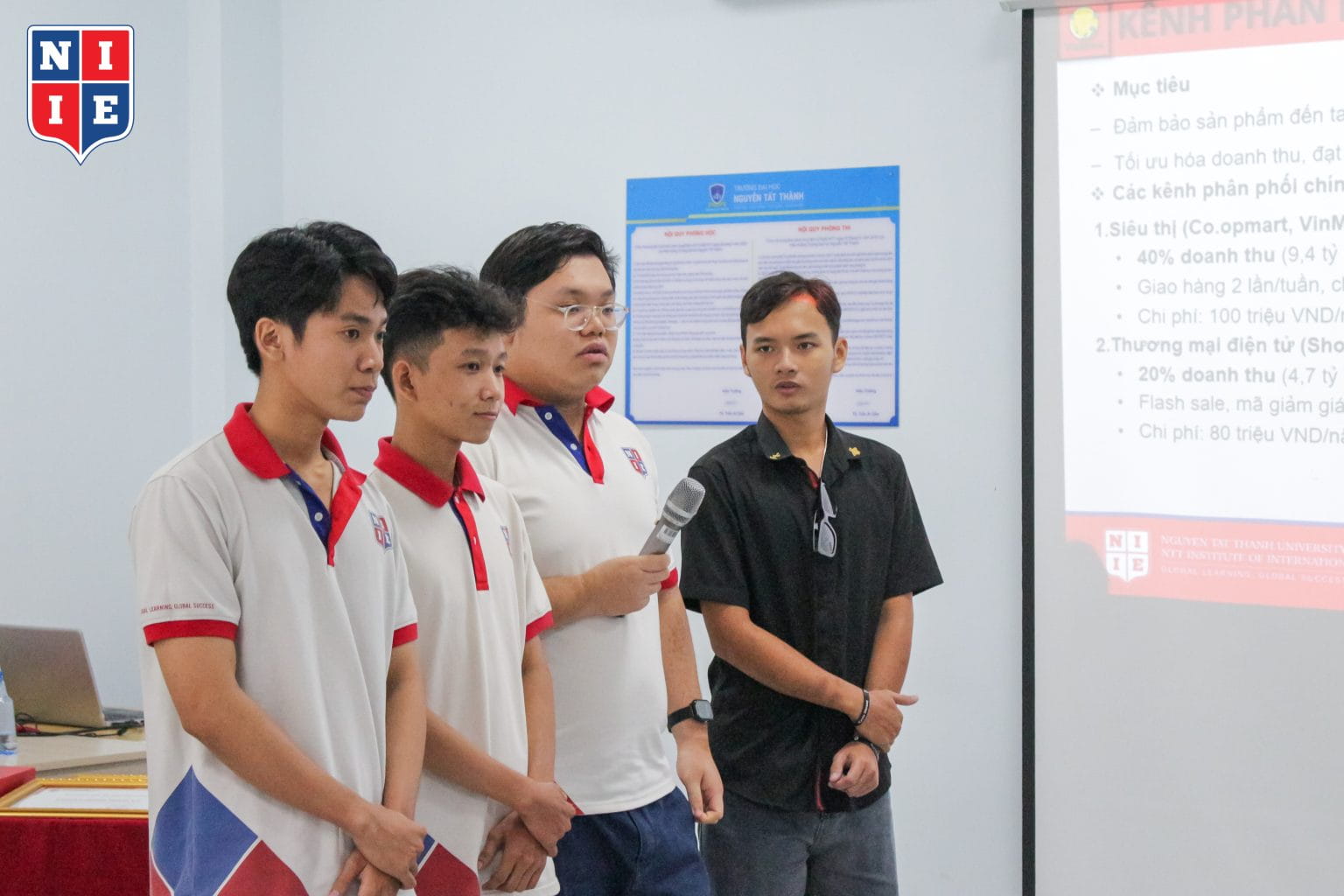 Không chỉ giảng đường, mô hình học tập gắn kết thực tiễn của NIIE còn được tích hợp vào các hoạt động ngoại khóa và học thuật