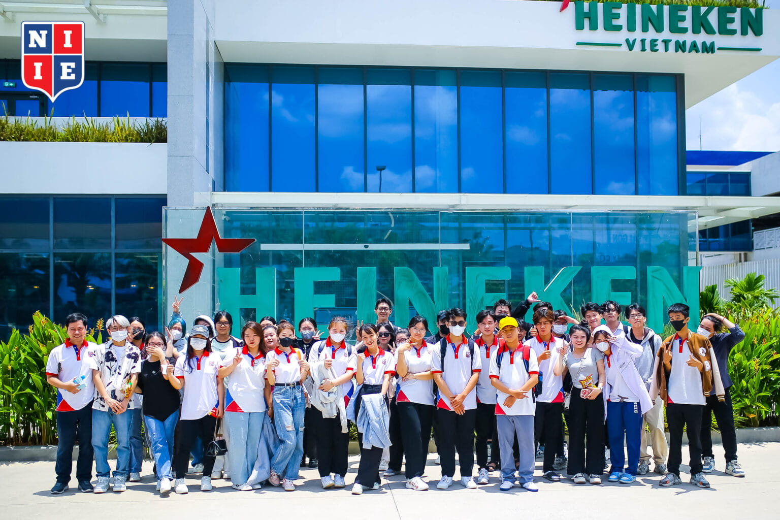 Sinh viên năm nhất tại NIIE trải nghiệm nhà máy Heineken