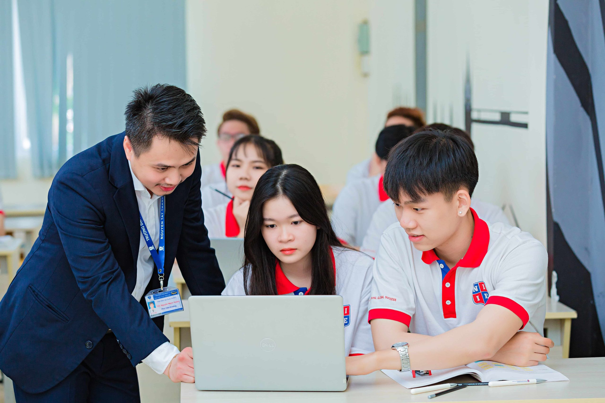 Sinh viên NIIE không cần phải biết chính xác mình sẽ làm gì khi bắt đầu, nhưng luôn biết mình đang tiến gần hơn đến mục tiêu như thế nào qua từng năm học