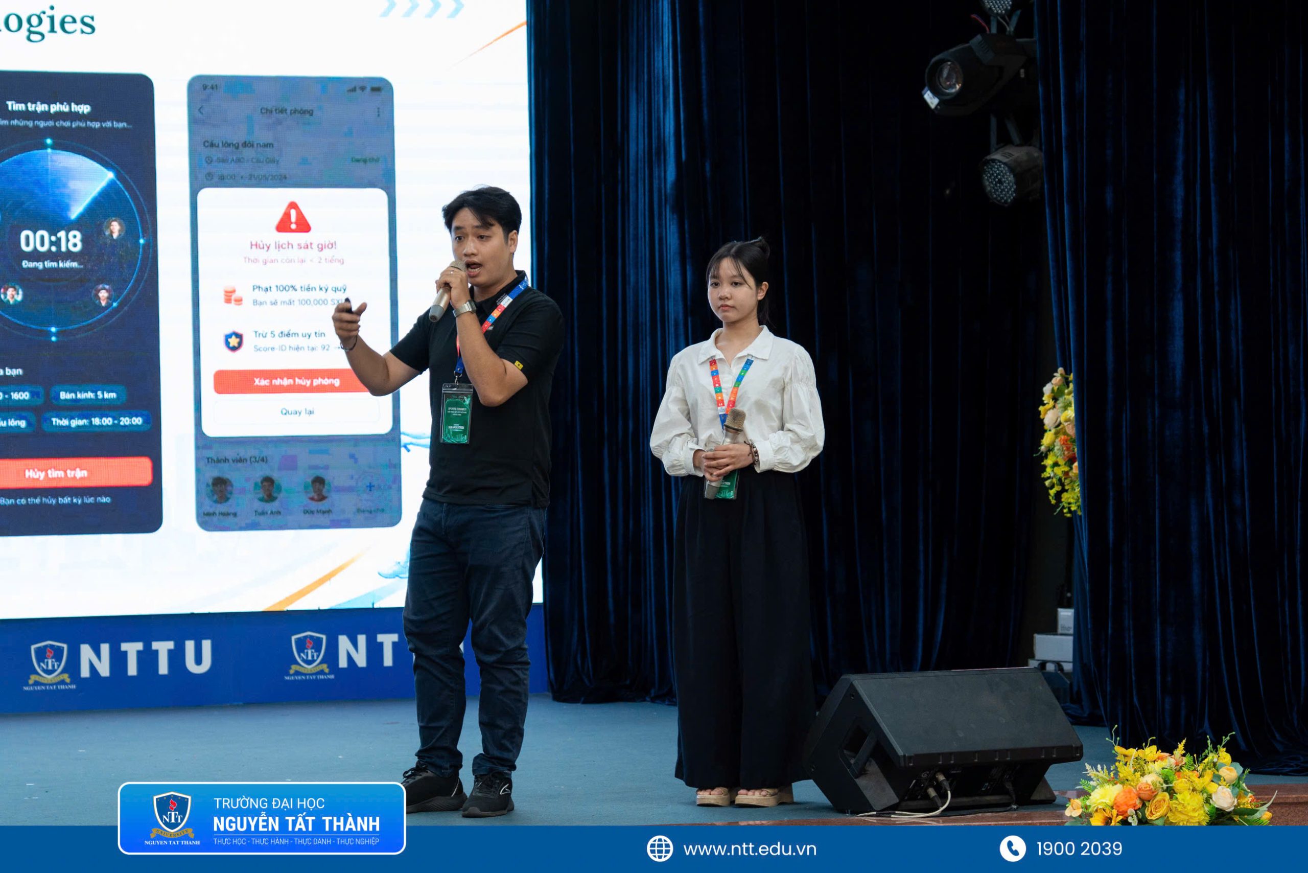 Sinh viên NIIE thuyết trình về dự án Sports Connect