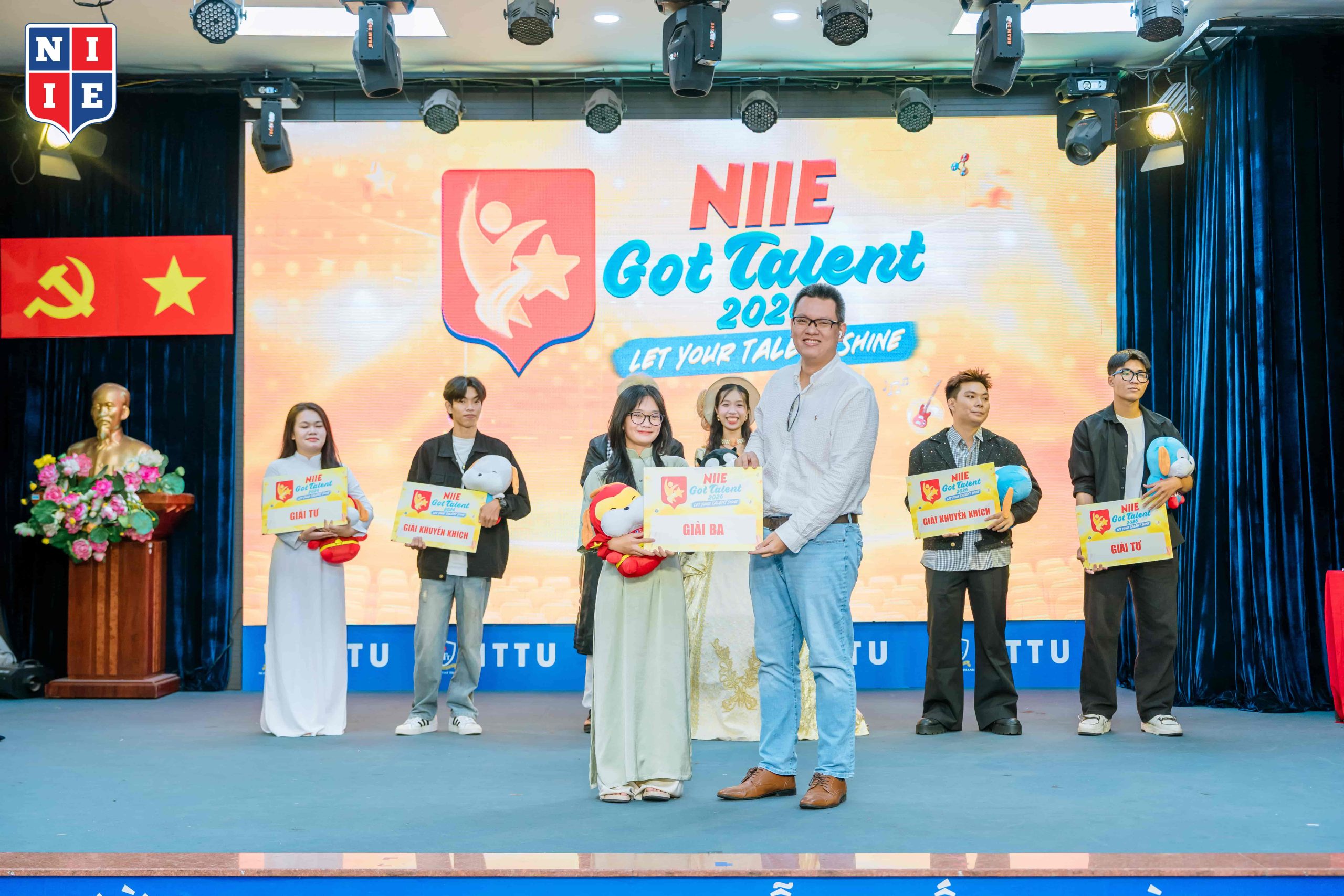 Giải ba được trao cho Huyền Trân với tiết mục mang đậm âm hưởng hào hùng và tinh thần yêu nước