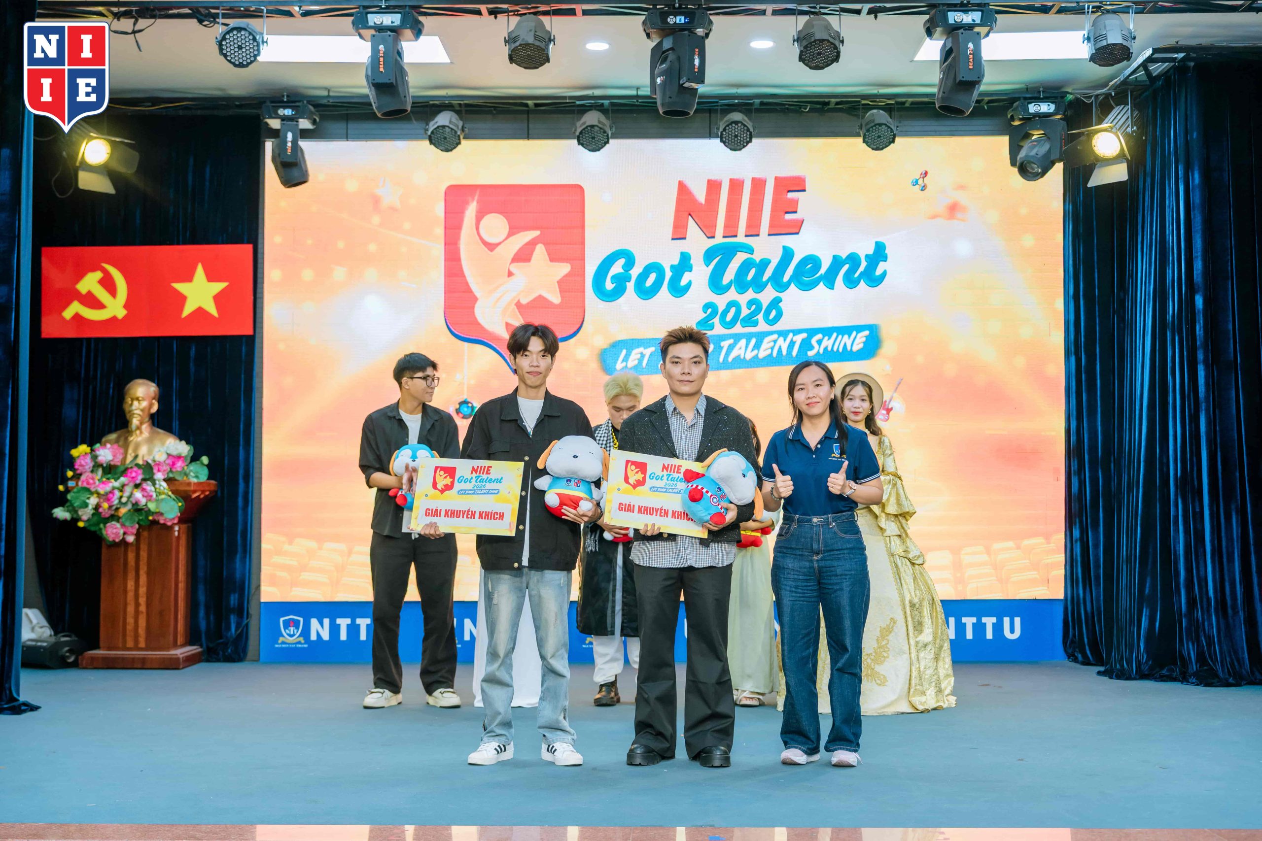 Kiều Hoan và Quốc Linh đã nhận được 2 giải khuyến khích của NIIE Got Talent 2026