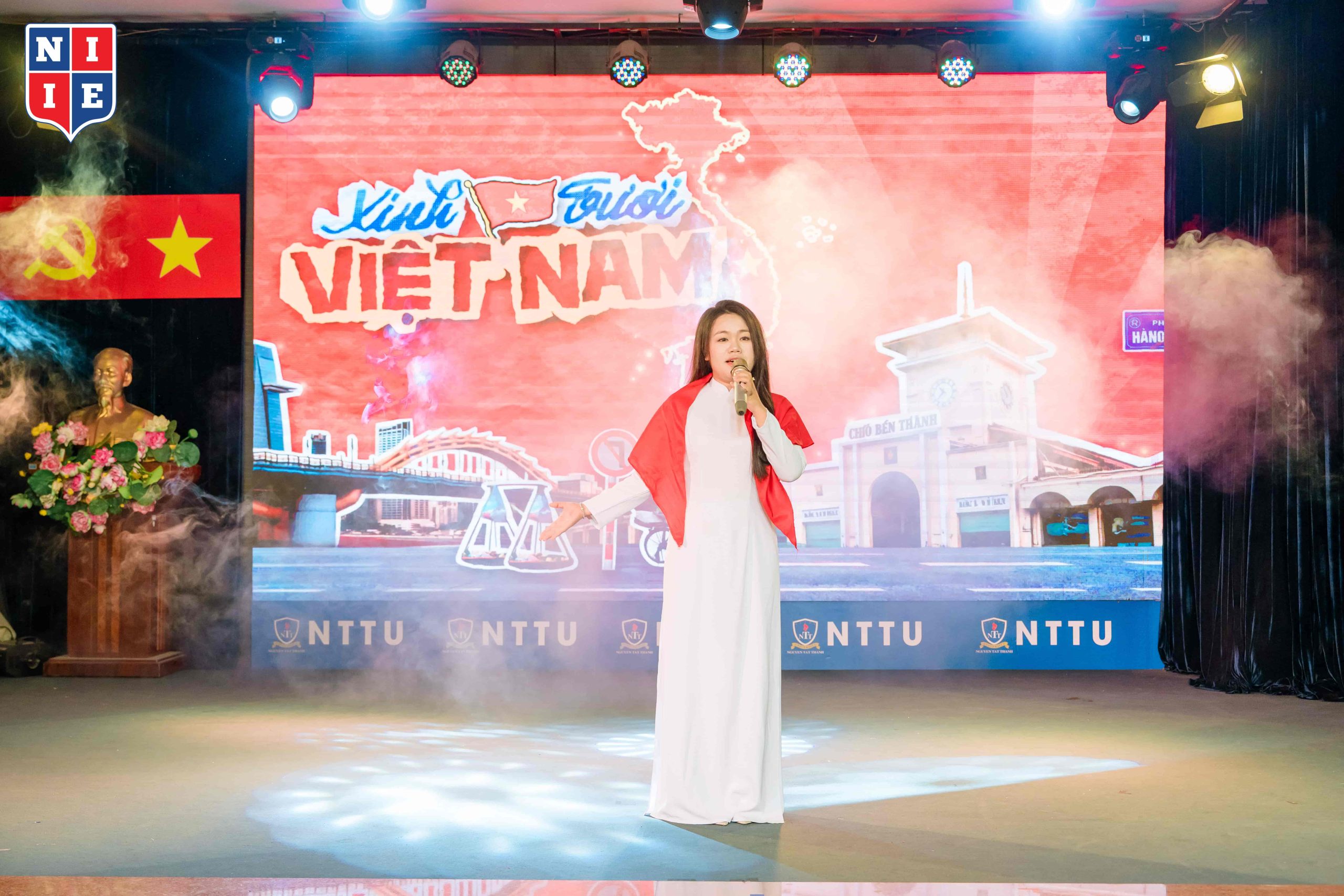 Tiết mục “Xinh tươi Việt Nam” của sinh viên Kỳ Thị Tường Vi