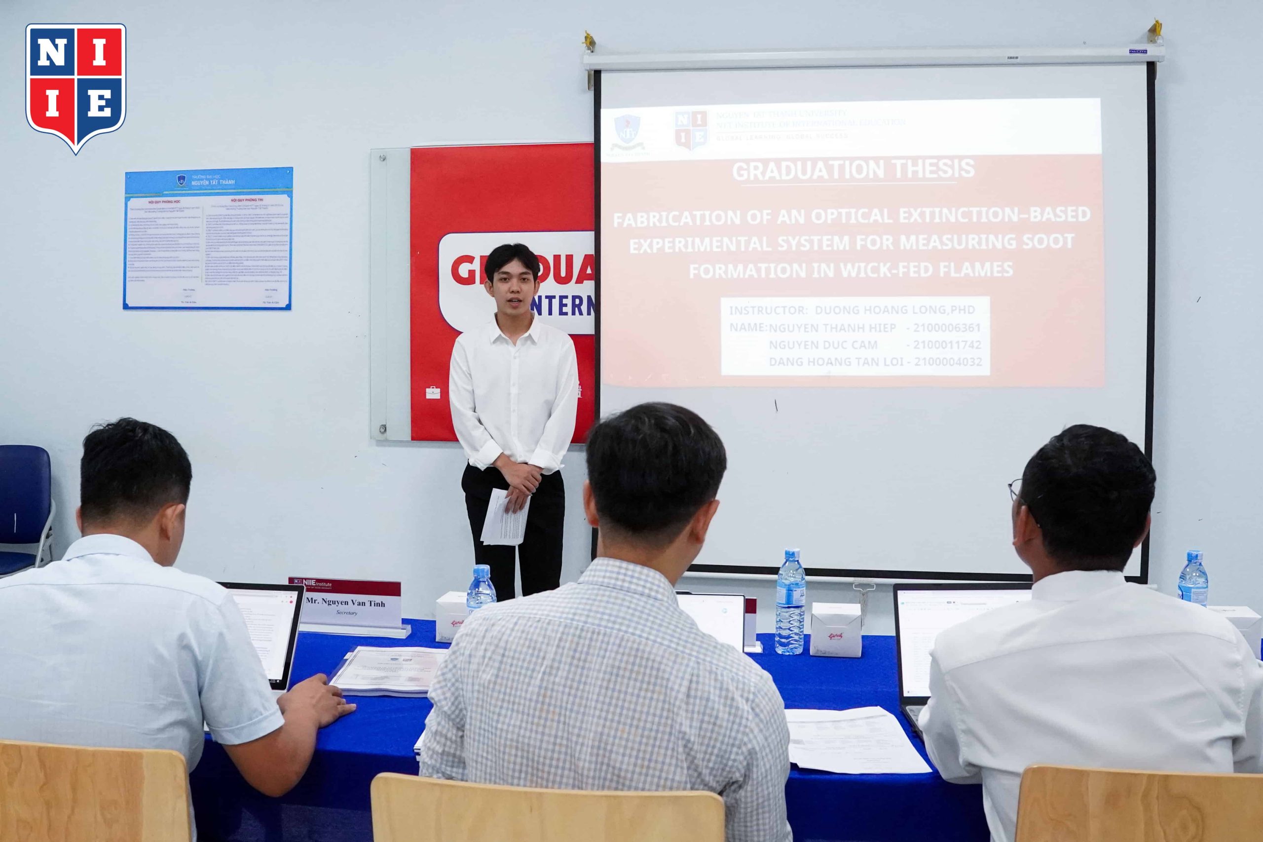 Sinh viên NIIE thể hiện sự quan tâm đặc biệt với phát triển công nghệ ô tô theo hướng bền vững và nhiên liệu xanh