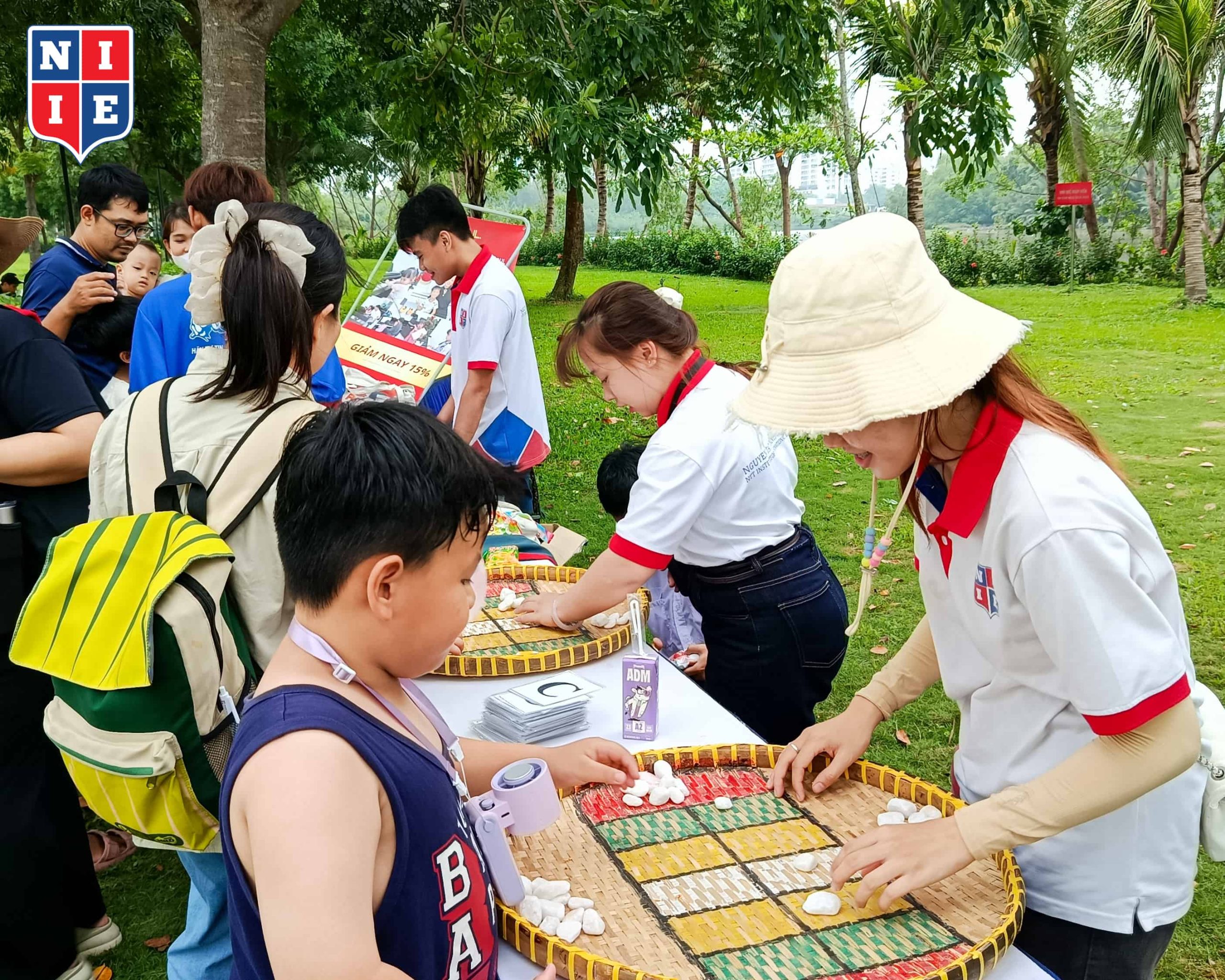 Chiến sĩ tình nguyện NIIE tại chương trình