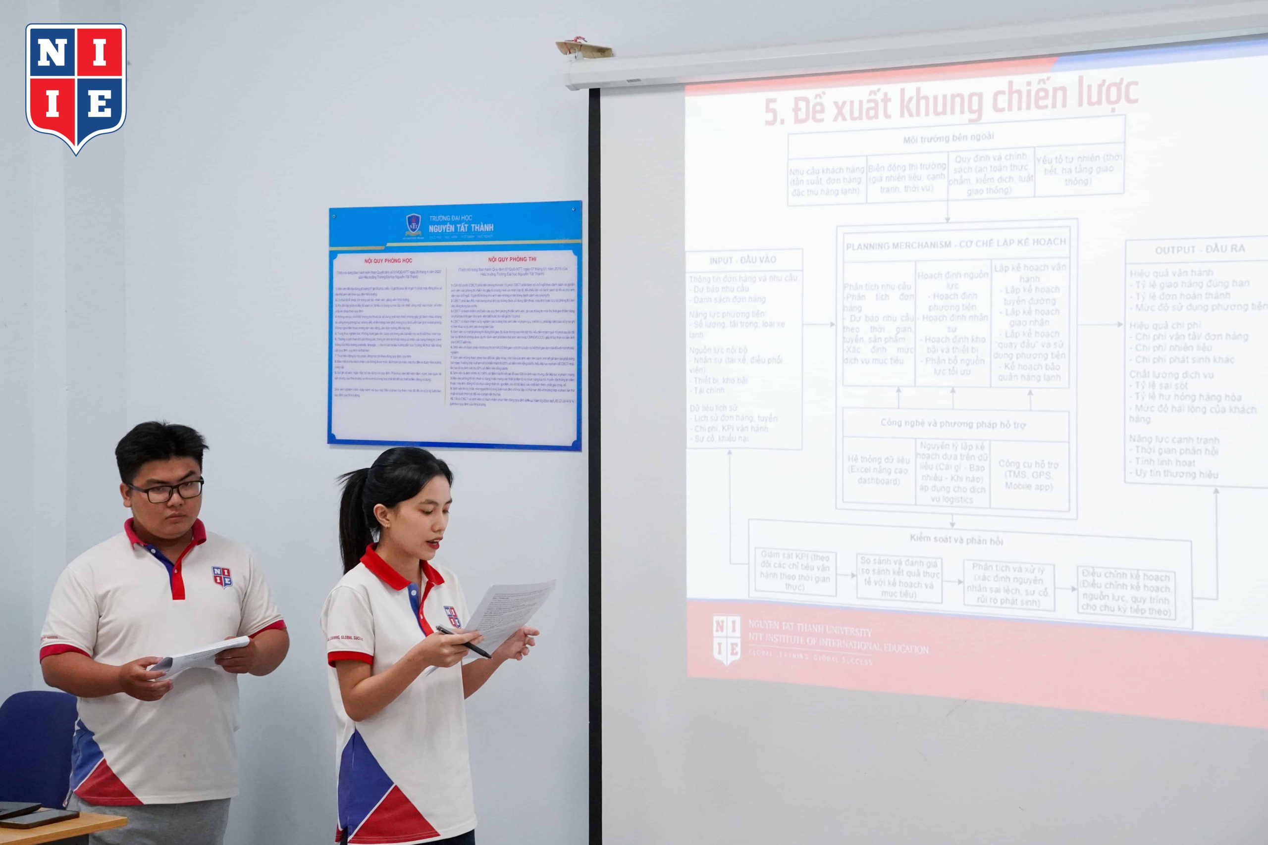 Một số nhóm khác thì lựa chọn đi sâu vào bài toán tối ưu - ra quyết định trong chuỗi cung ứng