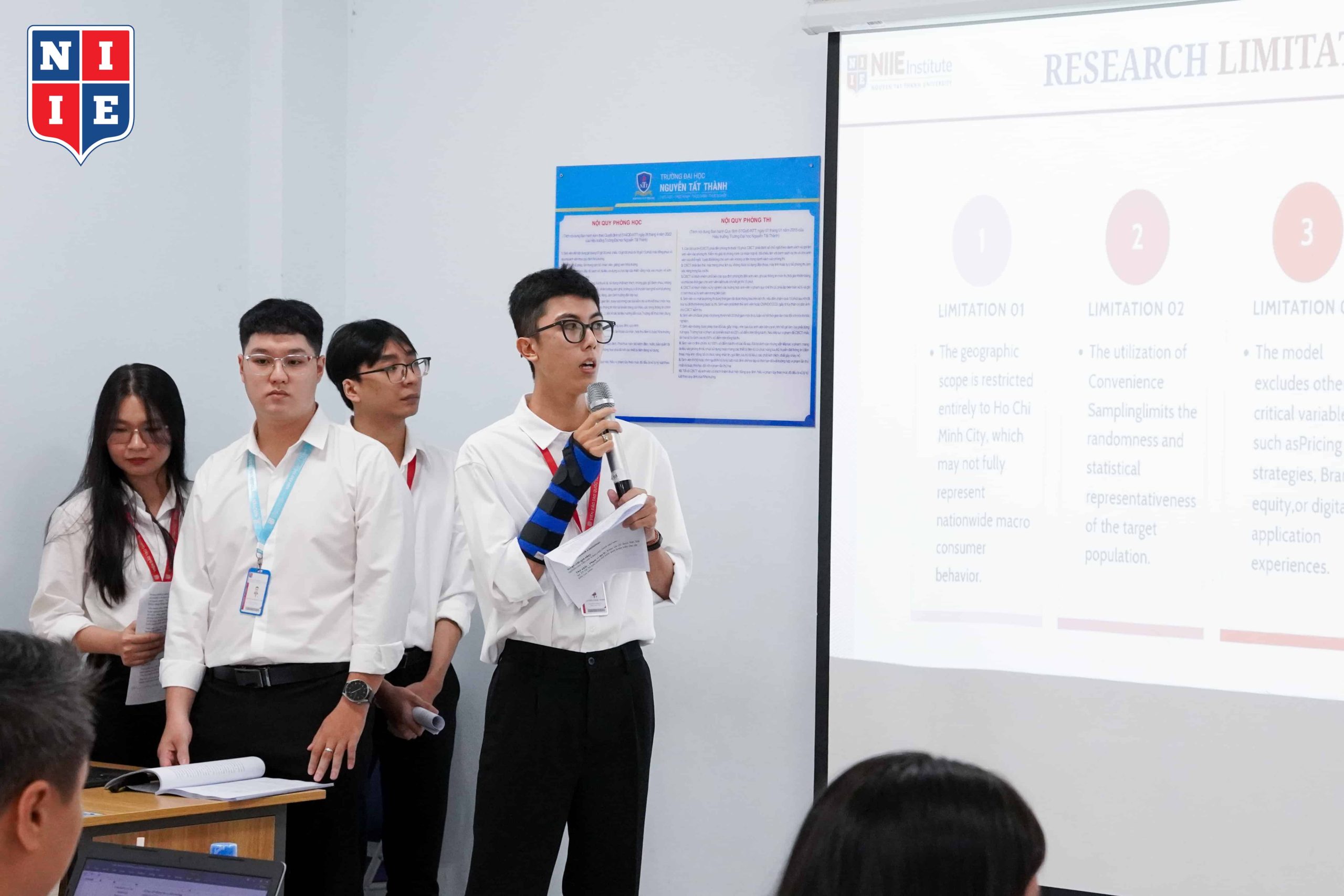 Các đề tài mang tính “an toàn” cũng được sinh viên NIIE đào sâu khai thác, tìm kiếm các điềm mới để Khóa luận trở nên “ăn điểm” hơn