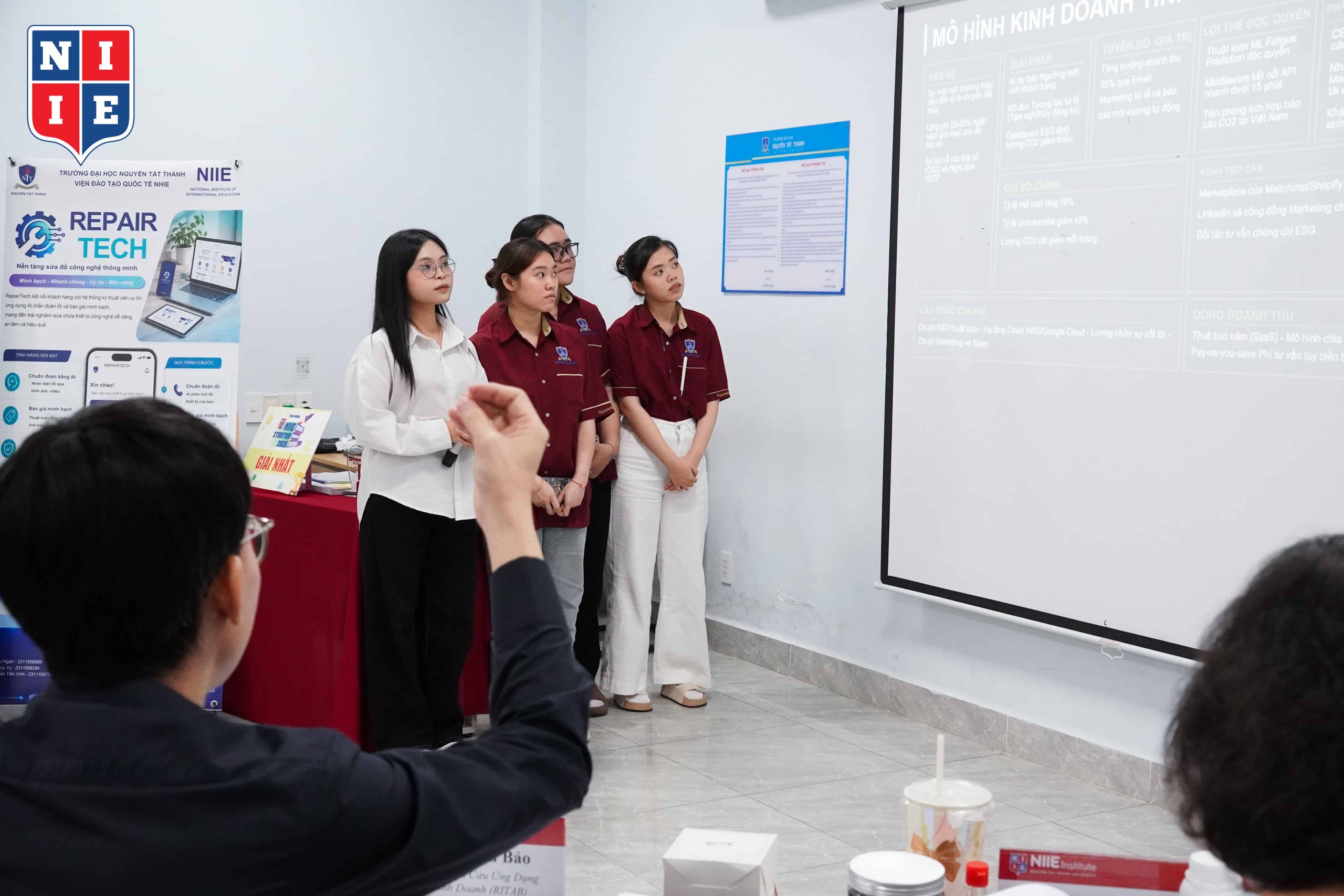 Eco-Transit và Logimind AI Platform cũng là 2 đề tài có ý tưởng đột phá trong cuộc thi lần này