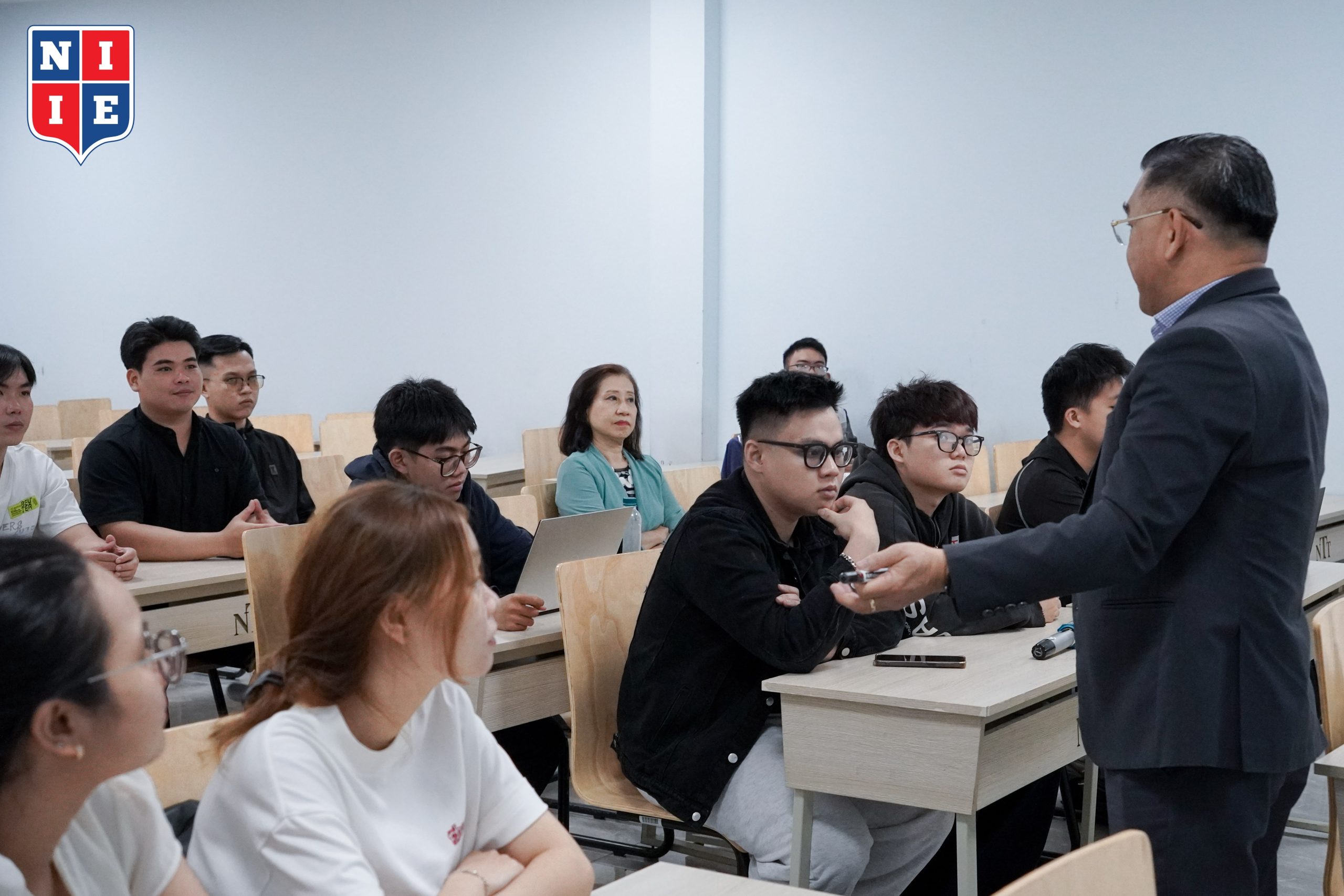 Thông qua workshop, sinh viên NIIE không chỉ có thêm góc nhìn mới về lãnh đạo mà còn thấu hiểu hơn về hành trình để trở thành “thuyền trưởng”
